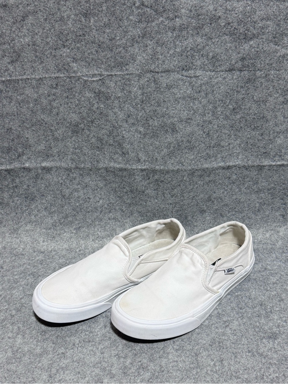 Vans Asher White Canvas Slip-On Sneakers Women’s Size 9